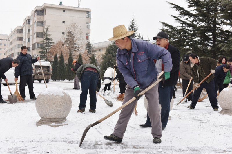 天水師范學(xué)院學(xué)校多措并舉應(yīng)對(duì)大雪冰凍天氣