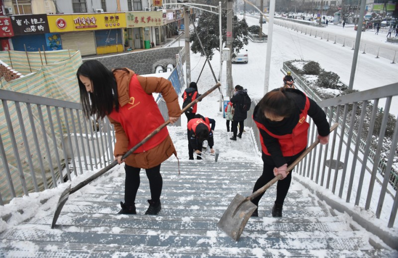 天水師范學(xué)院學(xué)校多措并舉應(yīng)對(duì)大雪冰凍天氣