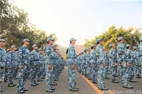 北京師范大學(xué)珠海分校2017級(jí)學(xué)生軍訓(xùn)正如火如荼開展