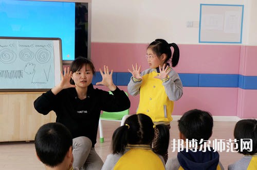 成都2020年女生在幼師學校學什么好